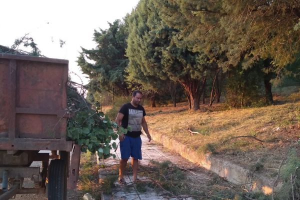 kampanisgr-90A13601B-CCAE-BF30-9814-2B27EE1DCF11.jpg